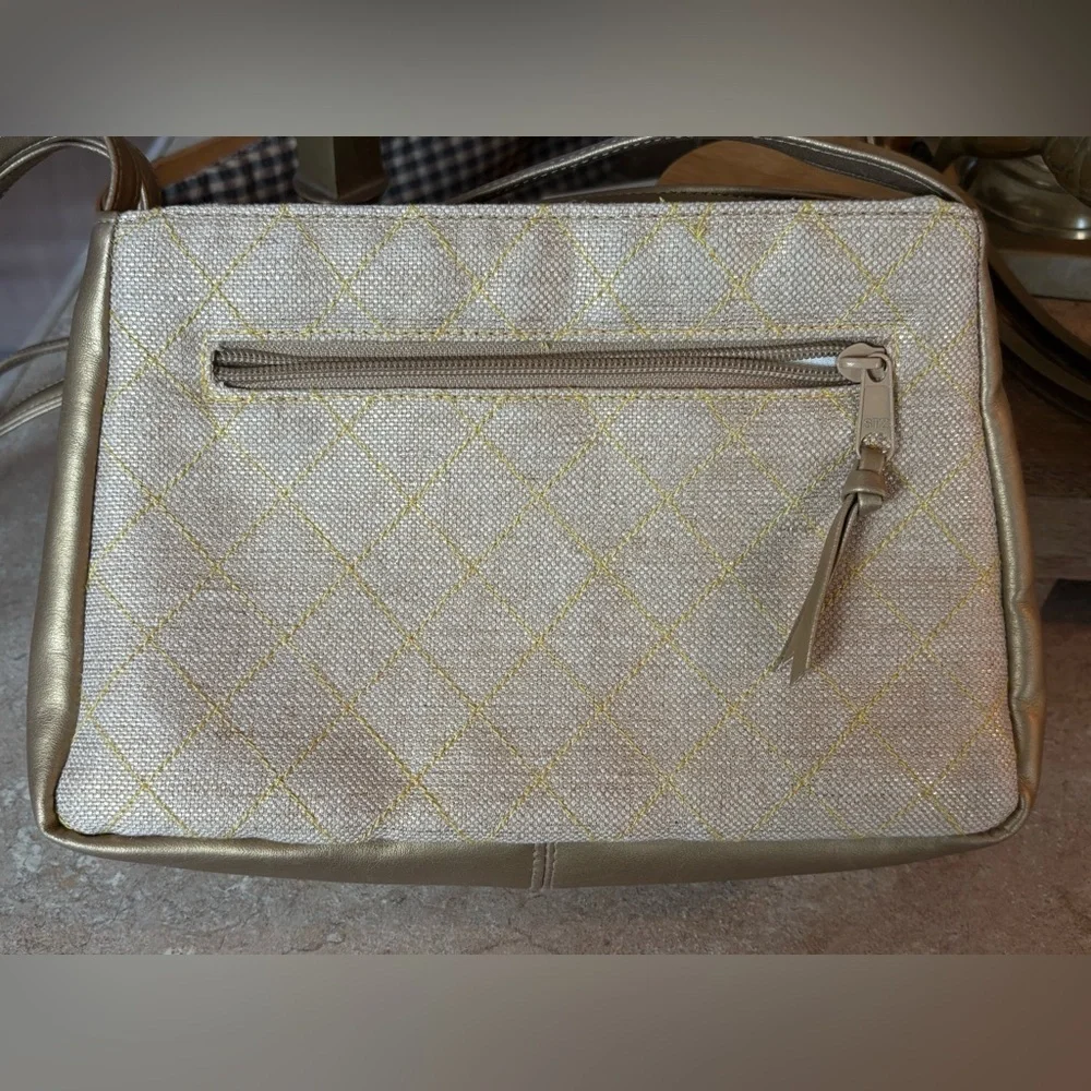 Vintage Warren Reed shoulder bag with gold bead accents in excellent condition!